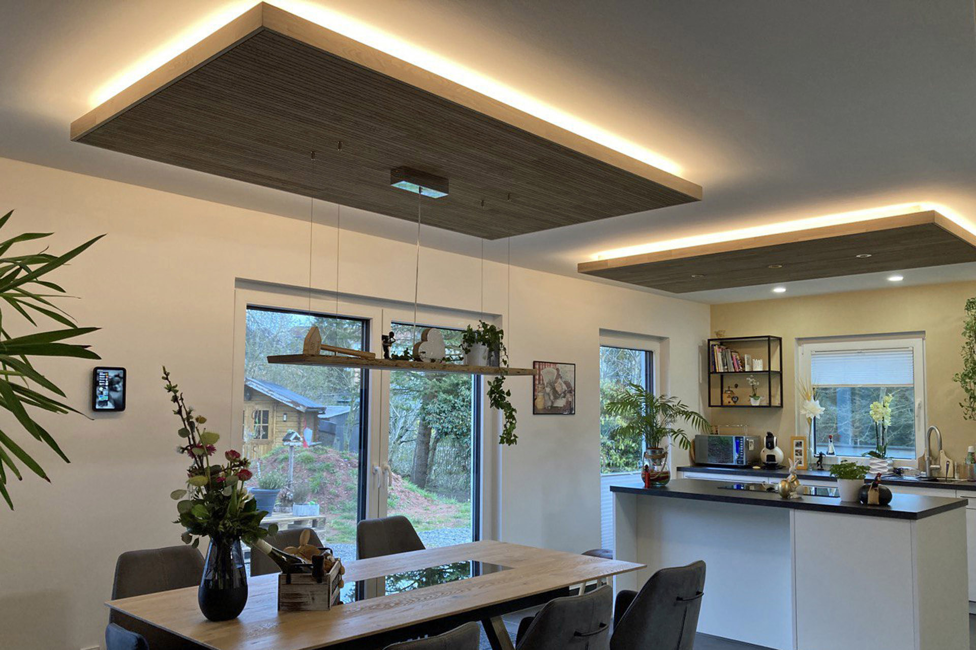 Holzakustiksegel mit Licht_Küche